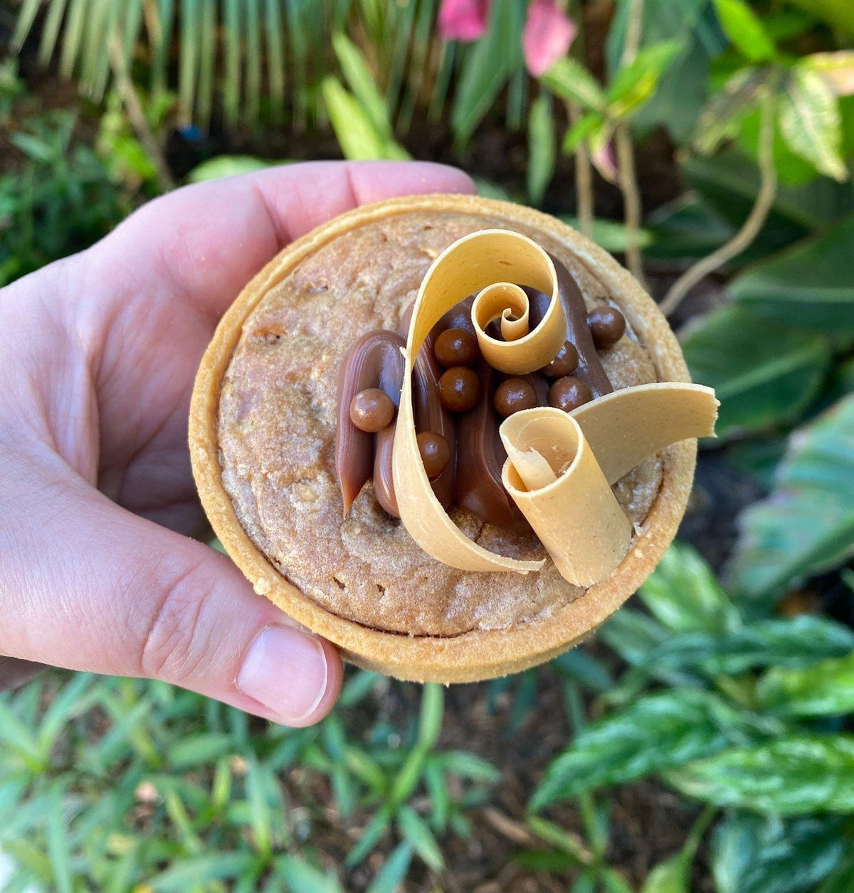 Milk chocolate blondie tarts with a green background