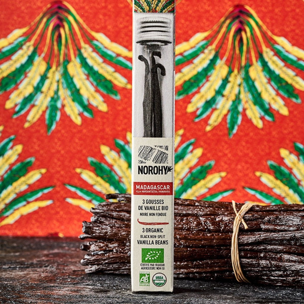 Organic Madagascar Vanilla Beans Tube Of 3 Front Packaging And Beans