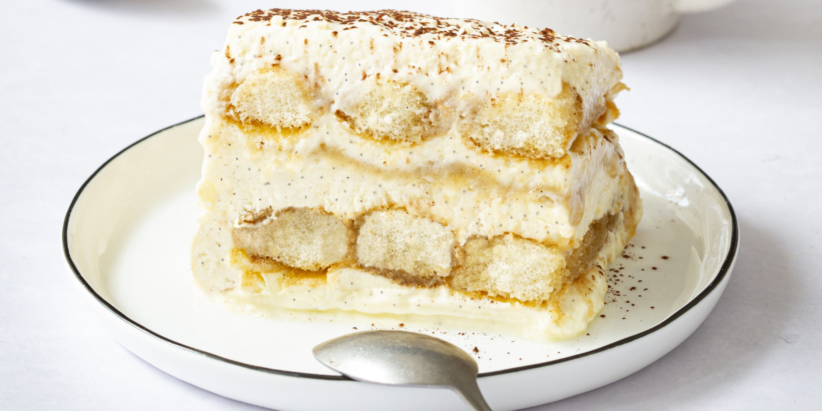 Vanilla tiramisu with vanilla cream and caramel filling, zoom on the layers