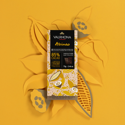 Dark Chocolate Bar Abinao 85% Lifestyle Front Packaging