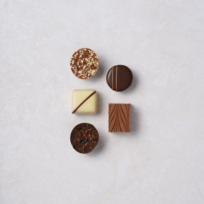 Gift Box 15 Dark Milk White Chocolate Truffles Product Zoom