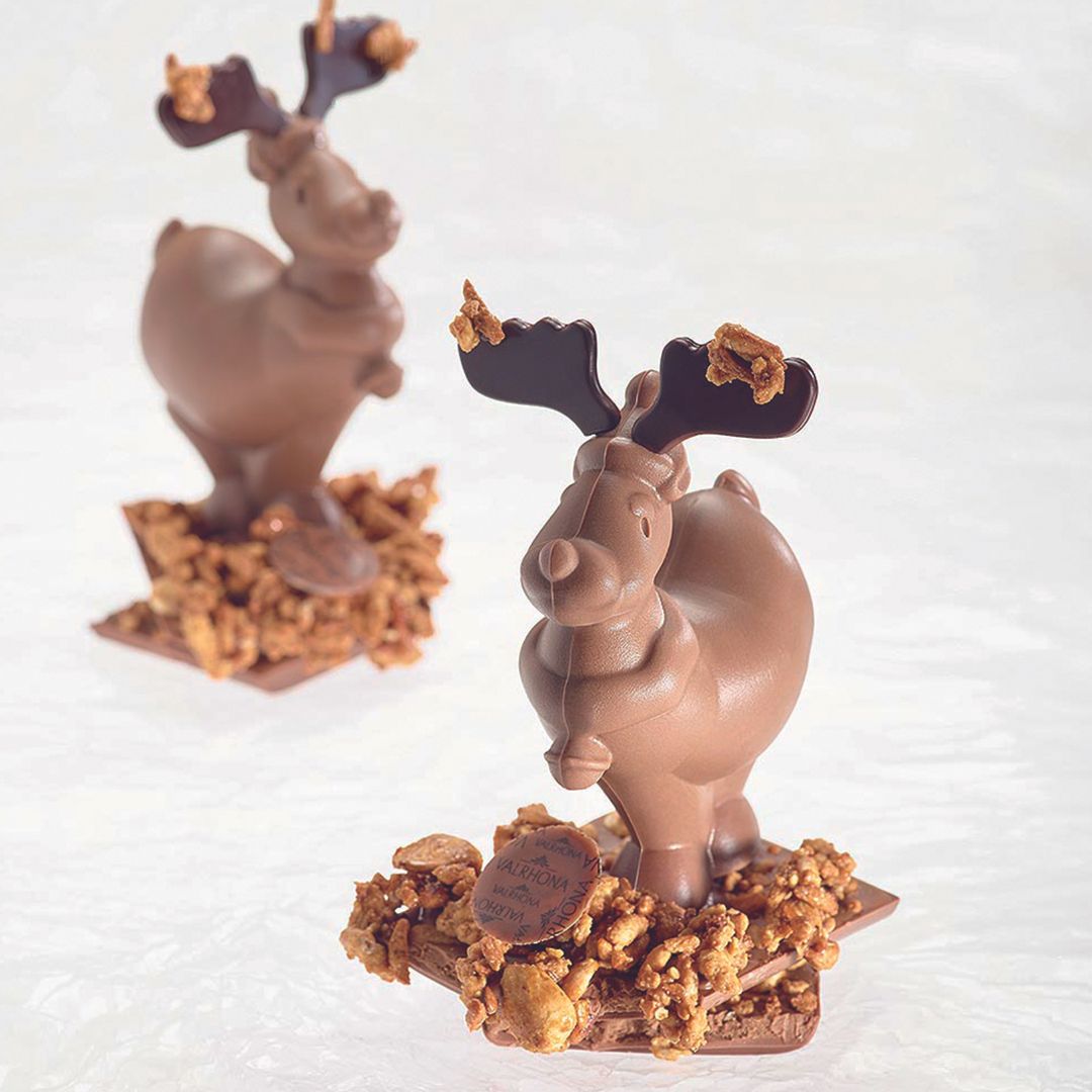 Reindeer Mold Main Image Dark Chocolate Reindeer With Shadow